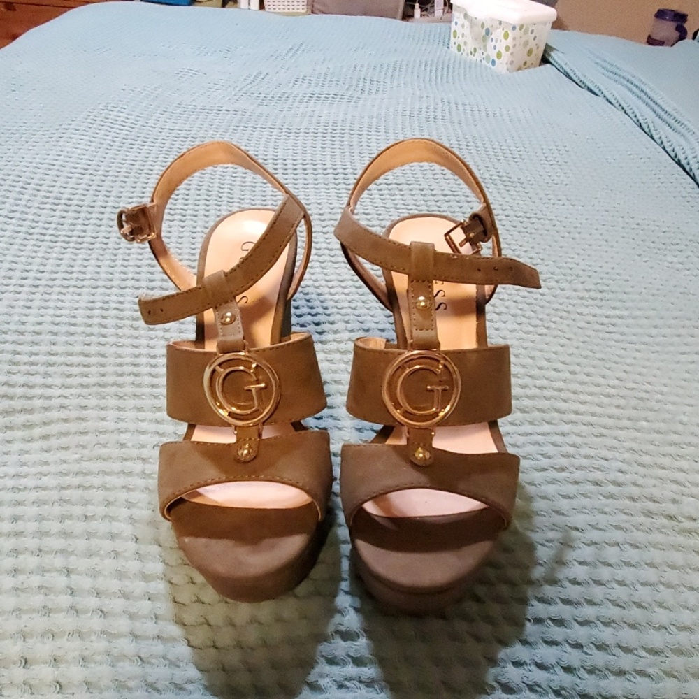 Guess wedges